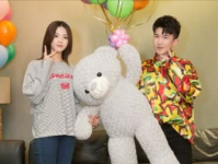 为了吃瓜他进娱乐圈,他意外踏入娱乐圈，开启璀璨星途